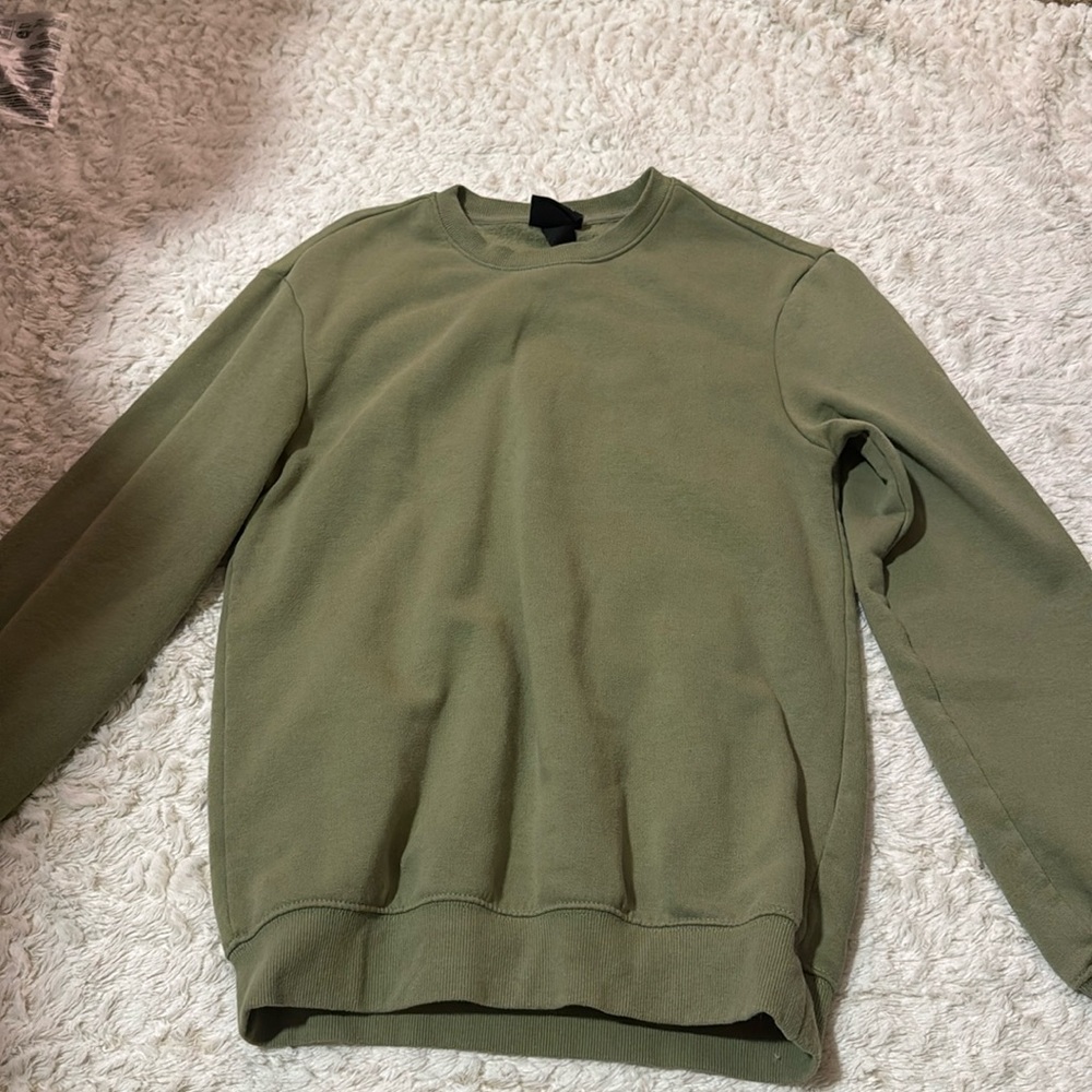 Green crewneck